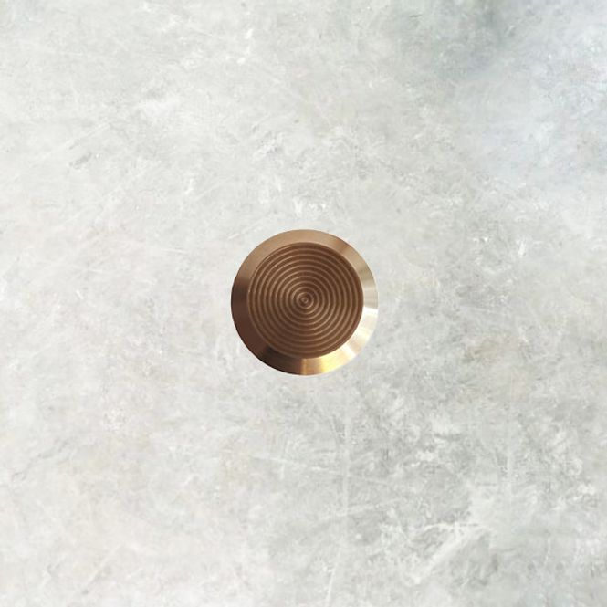 Hovedbilde Taktile knotter i messing Ø32 mm med lim. Velg variant. 