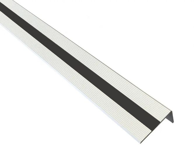 Hovedbilde Trappeneser i matt aluminium med sort ilegg. Velg lengde